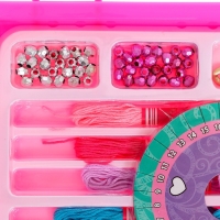 Набор для бисероплетения «Яркие бусины» в чемодане Набор для бисероплетения «Яркие бусины» в чемодане