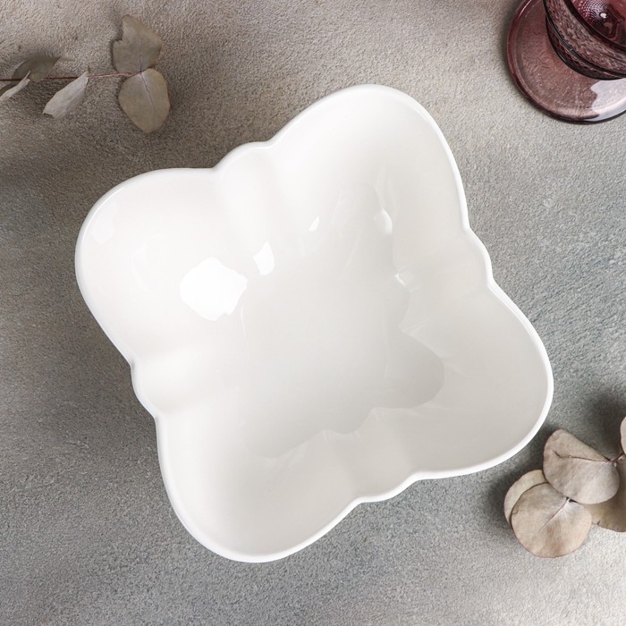 Салатник фарфоровый Magistro &laquo;Бланш. Фигурный квадрат&raquo;, 1,35 л, 18&times;18 см, цвет белый