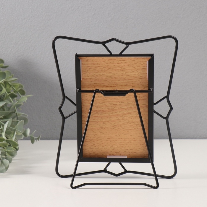 Фоторамка металл на 1 фото 10х15 см Фоторамка металл на 1 фото 10х15 см "Необычная геометрия" черный 16,7х20,5 см