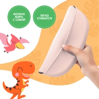 Нагрудник для кормления &laquo;Динозавры&raquo;, силиконовый, с карманом, цвет молочный