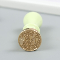 Печать для сургуча с пластиковой ручкой "Кошачьи лапки" 2,5х2,5 см Печать для сургуча с пластиковой ручкой "Кошачьи лапки" 2,5х2,5 см