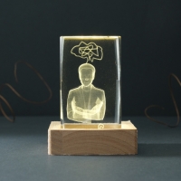 Сувенир стекло подсветка "Прямоугольник. Мыслитель" подставка дерево, USB 7х7х10 Сувенир стекло подсветка "Прямоугольник. Мыслитель" подставка дерево, USB 7х7х10