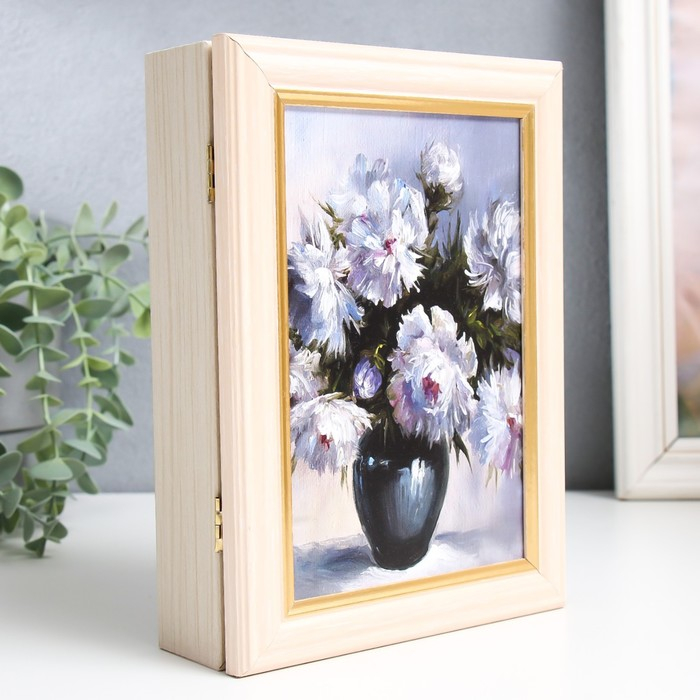 Ключница "Белые пионы" дуб молочный 15х21 см