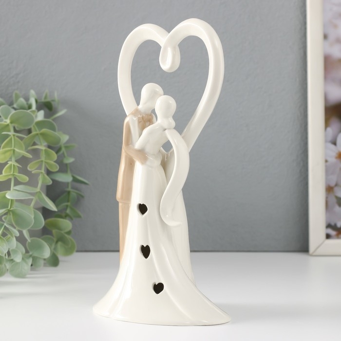 Сувенир керамика свет "Абстракция. Влюблённые, поцелуй у большого сердца" 11х8,5х20,5 см