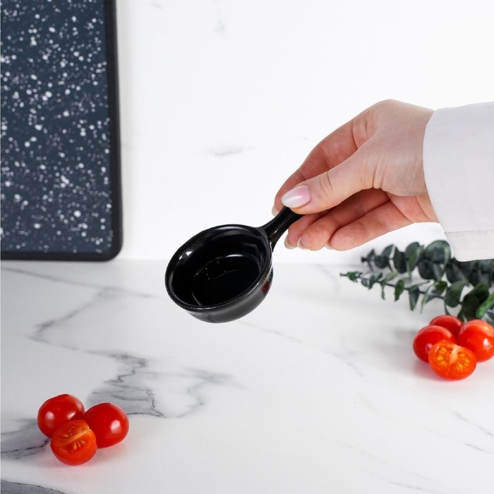 Соусник керамический с ручкой Доляна «Классика», 30 мл, 10×6 см, цвет чёрный Соусник керамический с ручкой Доляна «Классика», 30 мл, 10×6 см, цвет чёрный