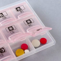 Таблетница органайзер&laquo;Утро, день, вечер&raquo;, 21 секция, русские буквы, розовая.