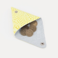 Монетница на кнопке, цвет жёлтый Монетница на кнопке, цвет жёлтый
