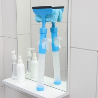 Щётка для окон с распылителем Доляна, длина 42 см, водосгон 14 см, насадка микрофибра 14&times;5 см, цвет голубой