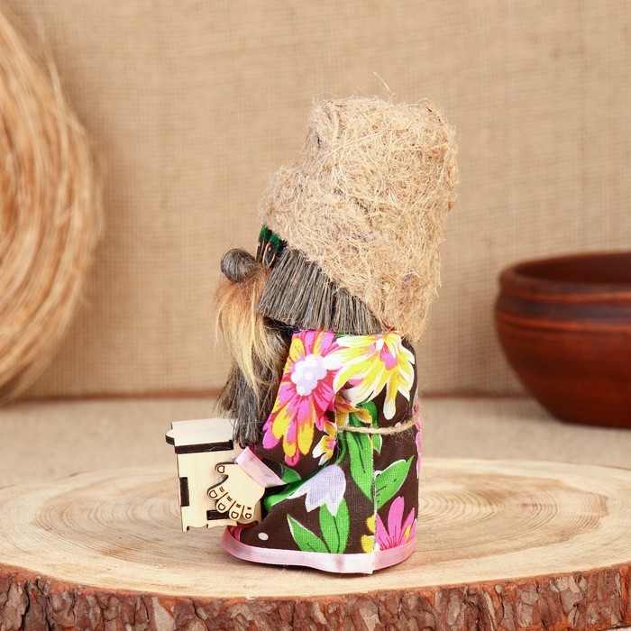 Оберег "Домовой с сундуком", 15-16 см