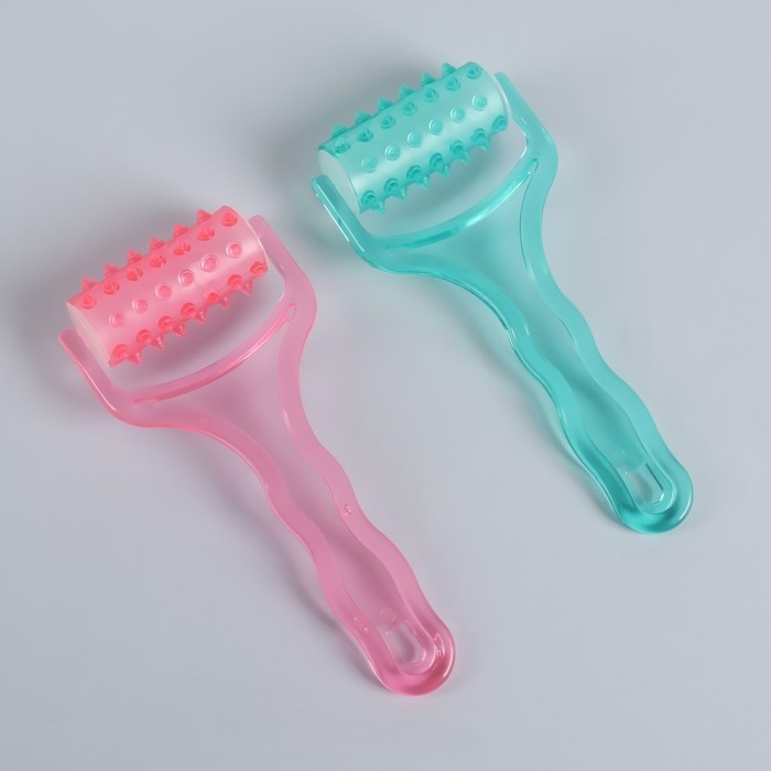 Массажёр - роллер, с шипами, 19 × 9 × 3,5 см, универсальный, цвет МИКС Массажёр - роллер, с шипами, 19 × 9 × 3,5 см, универсальный, цвет МИКС