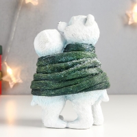 Сувенир полистоун "Белые мишки обмотанные вязанным шарфом" 16х8х11,5 см Сувенир полистоун "Белые мишки обмотанные вязанным шарфом" 16х8х11,5 см