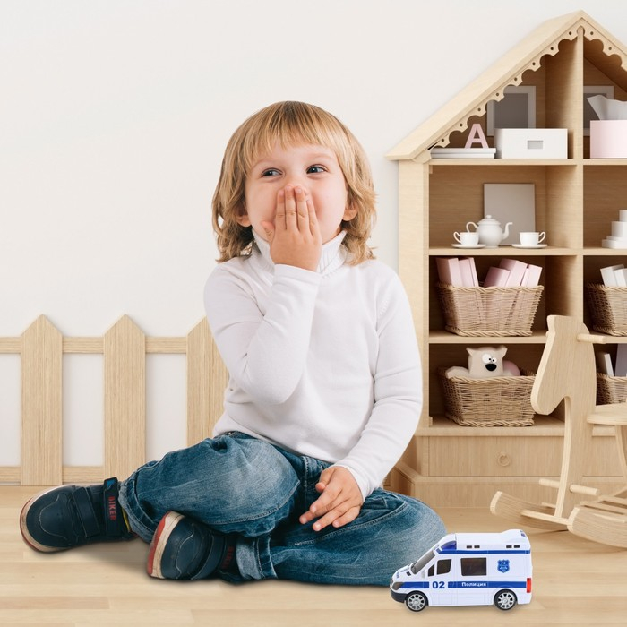 Машина &laquo;Полиция&raquo;, русская озвучка, световые и звуковые эффекты, работает от батареек