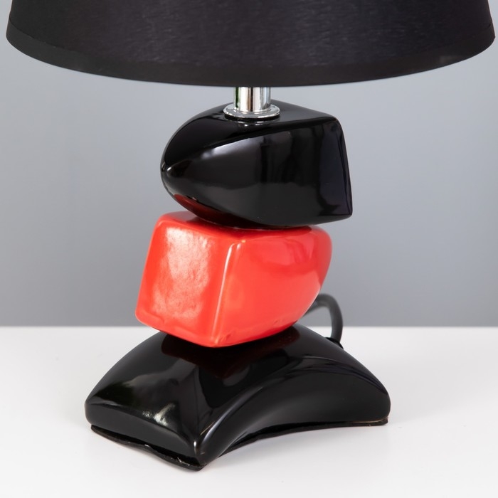 Настольная лампа "Дасия" E14 40Вт черно-красный 18х18х29 см RISALUX