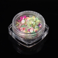 Стразы для декора ногтей &laquo;NEON&raquo;, разноразмерные, светятся в темноте, разноцветные