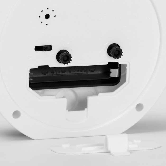 Будильник Будильник "Футбольный мяч", дискретный ход, d-11.5 см