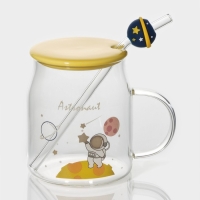 Кружка стеклянная с керамической крышкой и трубочкой &laquo;Космос&raquo;, 500 мл, цвет МИКС