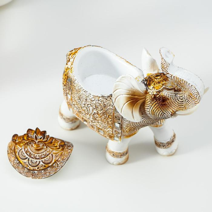 Сувенир полистоун шкатулка "Белый слон с попоной из арабского ковра" 17,5х17,5х6,3 см