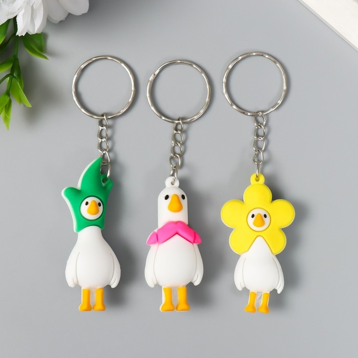 Брелок резина Брелок резина "Утёнок в карнавальной шапке" МИКС 2,4х1,5х6,4 см