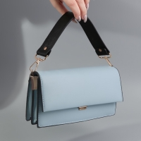 Ручка для сумки, с карабинами, 35 &plusmn; 1 см &times; 3,5 см, цвет чёрный/золотой