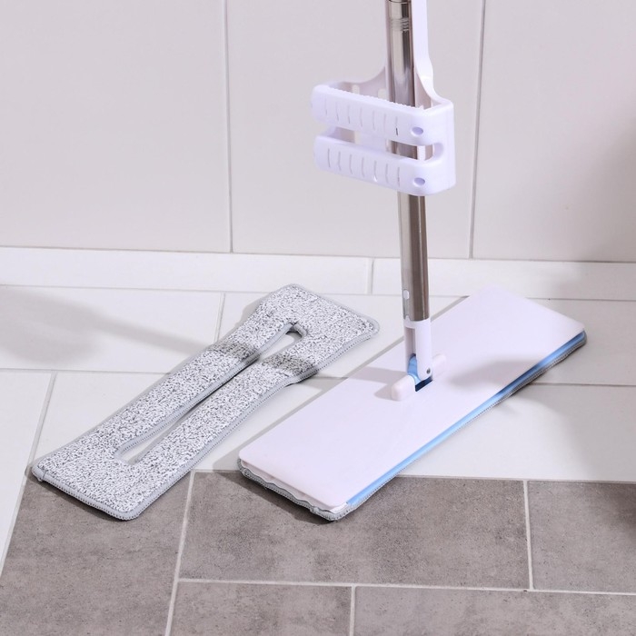 Швабра с отжимом и щёткой, 2 насадки из микрофибры 38&times;12 см, стальная ручка 136 см
