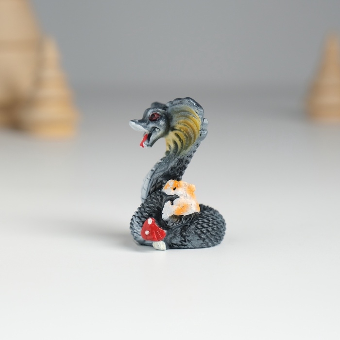 Сувенир полистоун "Змейка тёмная лесная" МИКС 3,1х2,7х4,2 см