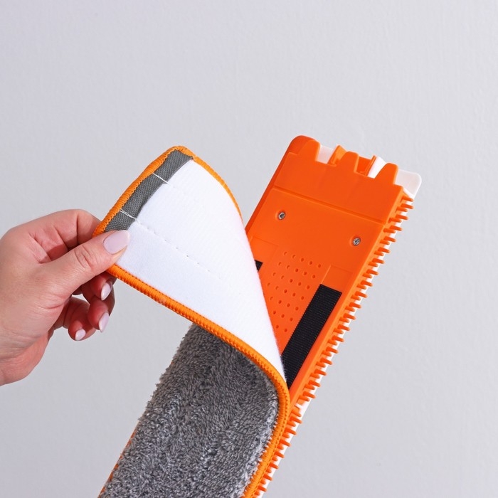 Швабра с отжимом, водосгоном и щёткой Raccoon, 2 насадки из микрофибры 50&times;11 см, стальная ручка 141 см