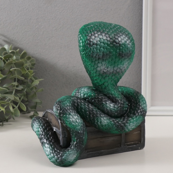 Копилка"КОБРА НА СУНДУКЕ "  20 х 17 х 12 см.