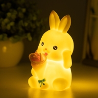 Ночник "Зайка с букетом" LED 2Вт от батареек 3хLR44 бело-розовый 6,5х6,5х11 см RISALUX Ночник "Зайка с букетом" LED 2Вт от батареек 3хLR44 бело-розовый 6,5х6,5х11 см RISALUX