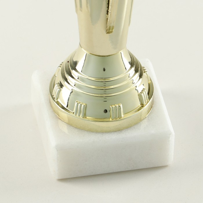 Кубок 107, наградная фигура, золото, подставка камень, 22 х 8 х 5 см. Кубок 107, наградная фигура, золото, подставка камень, 22 х 8 х 5 см.