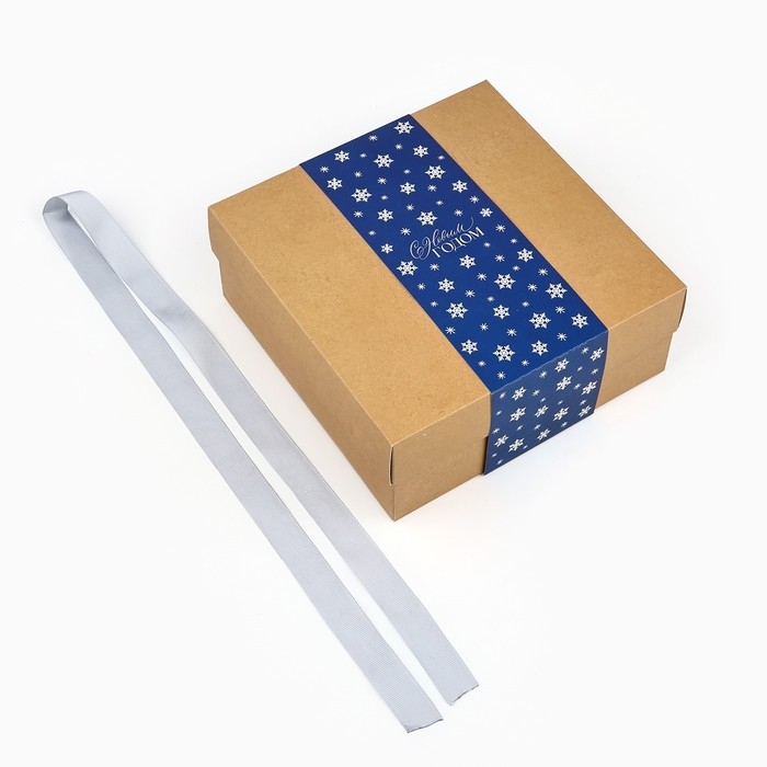Коробка подарочная новогодняя складная &laquo;Снежинки&raquo;, тиснение, 20 х 20 х 8 см, Новый год