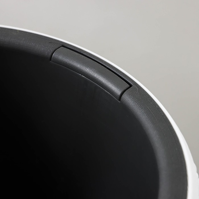 Кашпо для цветов со вставкой &laquo;Пирула&raquo;, d=29 см, 10,2 л, вставка 4 л, белое