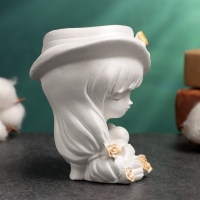 Подсвечник "Девочка в шляпе с зайкой" перламутровый, 8х8х9см