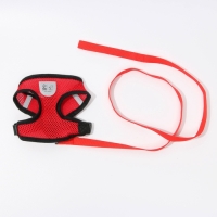 Шлейка дышащая с поводком и светоотражающей нашивкой, M, ОШ 33, ОГ 32-43, красная Шлейка дышащая с поводком и светоотражающей нашивкой, M, ОШ 33, ОГ 32-43, красная