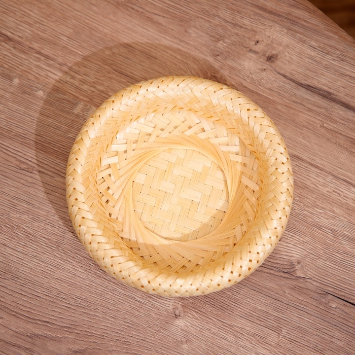 Корзинка плетёная, из бамбука 20х20х7 см