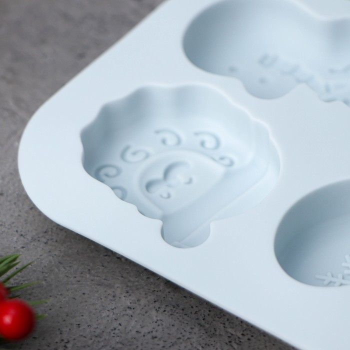 Форма для выпечки новогодняя Доляна &laquo;Новогоднее чудо&raquo;, 18,8&times;18,3&times;1,5 см, 11 ячеек, цвет серый