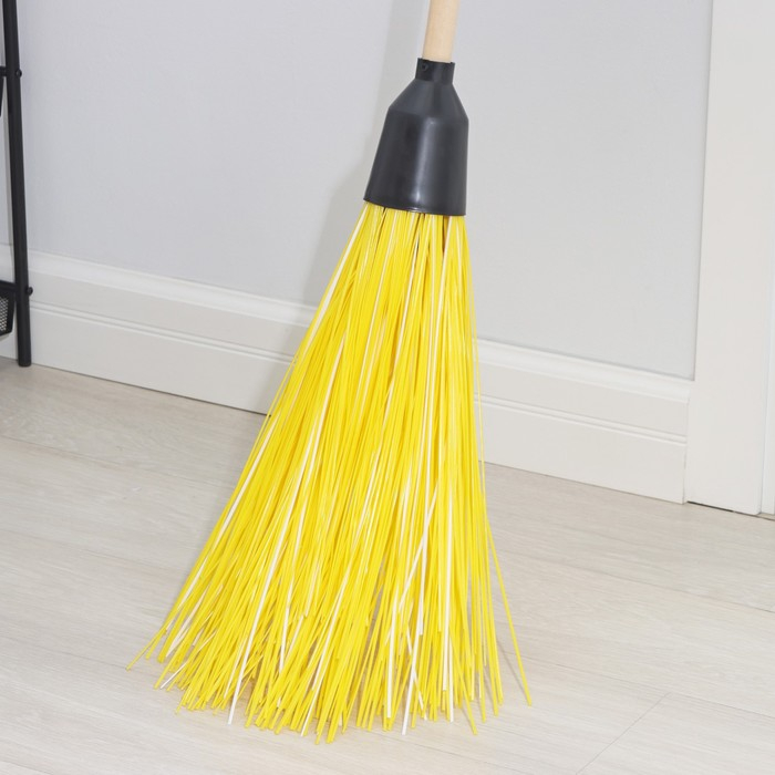 Метла полипропиленовая, с черенком &laquo;Дорогая&raquo;, 5 колец, цвет МИКС