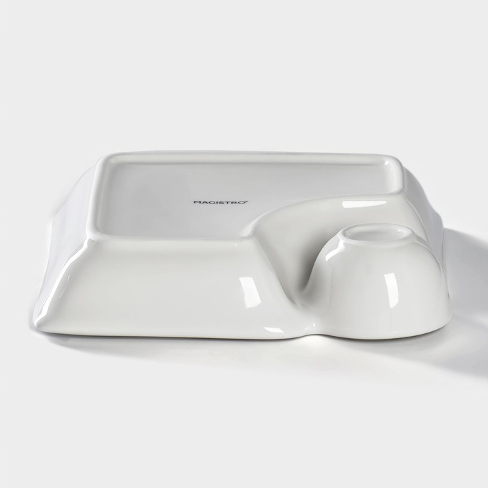 Блюдо фарфоровое с соусником Magistro &laquo;Бланш&raquo;, соусник 60 мл, 18,5&times;17,5&times;4 см, цвет белый