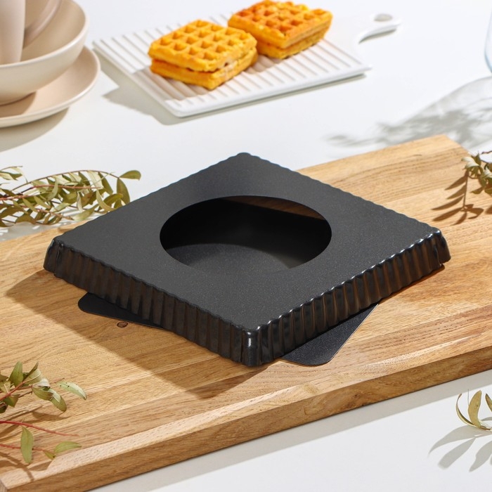 Форма для выпечки Доляна «Жаклин. Рифлёный квадрат», 21×2,5 см, съёмное дно, антипригарное покрытие, цвет чёрный Форма для выпечки Доляна «Жаклин. Рифлёный квадрат», 21×2,5 см, съёмное дно, антипригарное покрытие, цвет чёрный