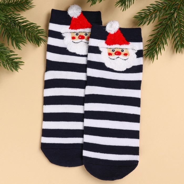 Подарочный набор &laquo;Пусть все дороги в новом году ведут к счастью&raquo;: конфеты 120 г., носки 35&ndash;42 р.