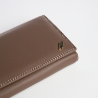 Кошелёк женский на магните, цвет коричневый Кошелёк женский на магните, цвет коричневый