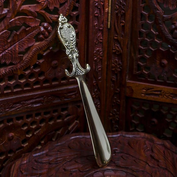 Ложка для обуви с резной ручкой 25х5х1см Ложка для обуви с резной ручкой 25х5х1см