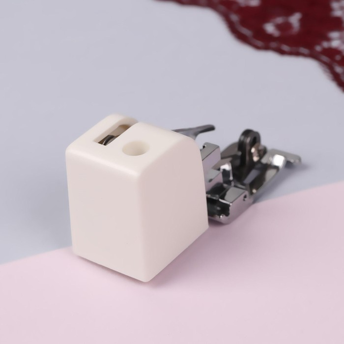 Лапка для швейных машин, с боковым ножом для обрезки края, 7,2 × 3 × 3,7 см Лапка для швейных машин, с боковым ножом для обрезки края, 7,2 × 3 × 3,7 см