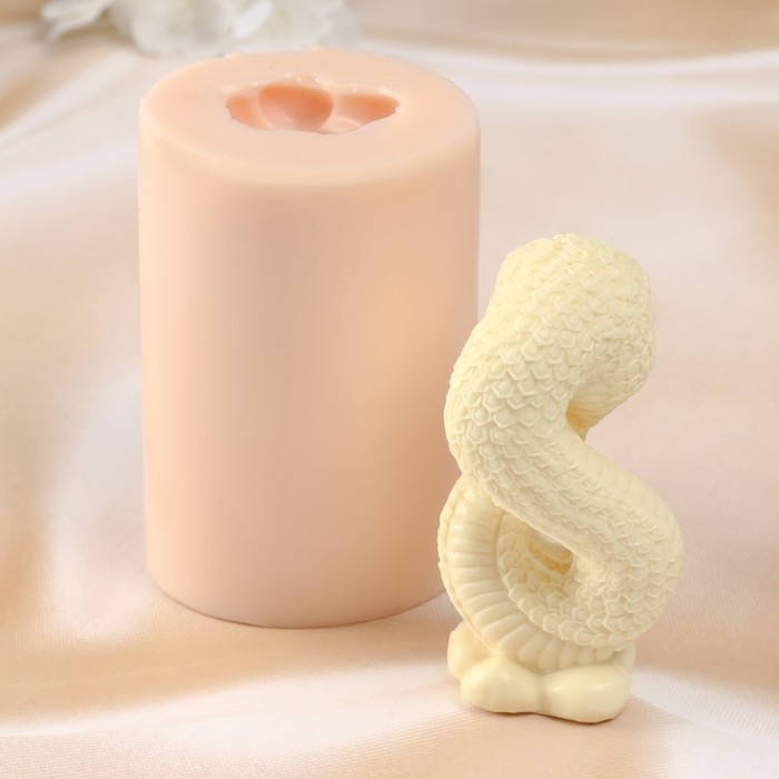 Молд силиконовый "Змейка" 5х5х9,5 см