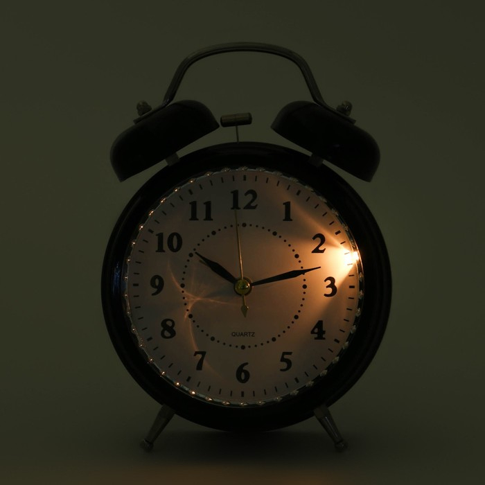 Будильник Будильник "Классика", дискретный ход, с подсветкой, 16 х 12.5 х 5.5 см