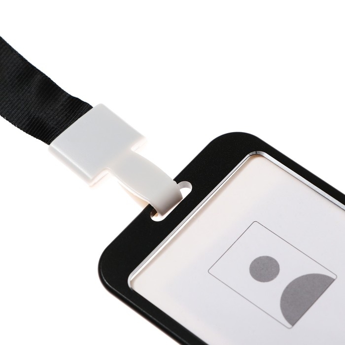 Бейдж-карман вертикальный (внешний 98 х 58мм),внутренний 85 х 54мм, металл, черный, лента 40 см Бейдж-карман вертикальный (внешний 98 х 58мм),внутренний 85 х 54мм, металл, черный, лента 40 см