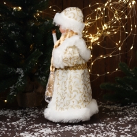 Снегурочка "В шубке с орнаментом" двигается, с подсветкой, 40х20 см, золото Снегурочка "В шубке с орнаментом" двигается, с подсветкой, 40х20 см, золото