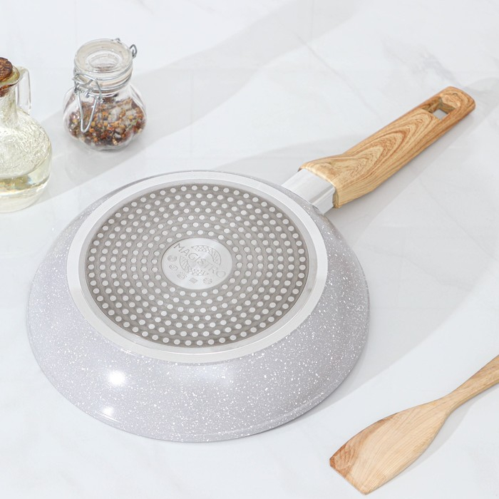 Сковорода кованая Magistro Natural, d=24 см, ручка soft-touch, индукция, антипригарное покрытие, цвет серый Сковорода кованая Magistro Natural, d=24 см, ручка soft-touch, индукция, антипригарное покрытие, цвет серый