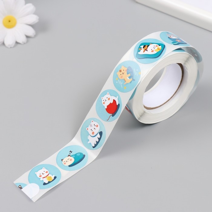 Наклейка бумага Наклейка бумага "Будни котиков" d=2,5 см 500 шт в рулоне 3х6,5х6,5 см