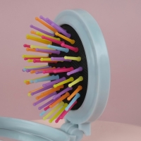 Расчёска массажная «Мягкие зверята», складная, с зеркалом, d = 7,5 см, рисунок МИКС Расчёска массажная «Мягкие зверята», складная, с зеркалом, d = 7,5 см, рисунок МИКС