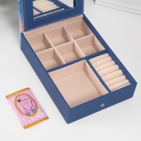 Шкатулка кожзам для украшений с зеркалом "Девушка с хаски" 15х21,5х5,5 см Шкатулка кожзам для украшений с зеркалом "Девушка с хаски" 15х21,5х5,5 см